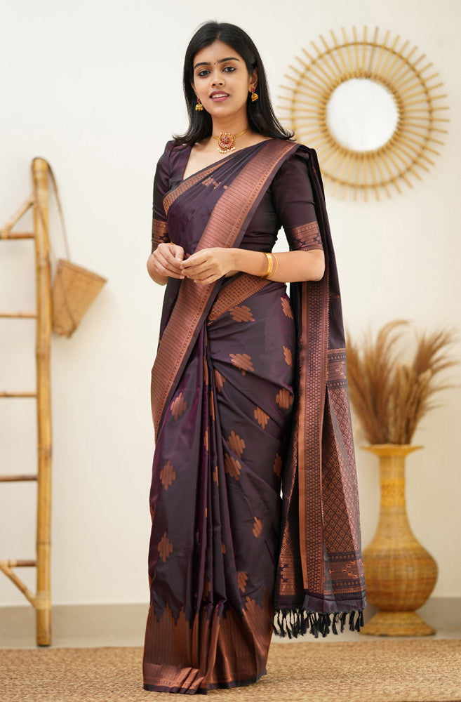 Imbrication Purple Soft Silk Saree With Engrossing Blouse Piece