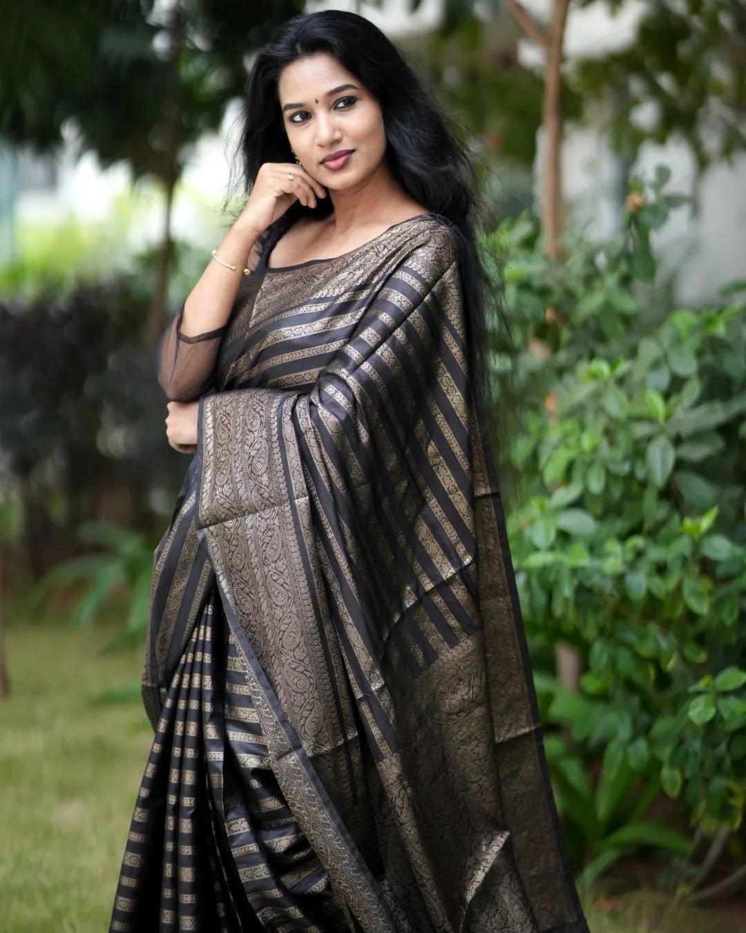 Resplendent Black Soft Silk Saree With Luxuriant Blouse Piece