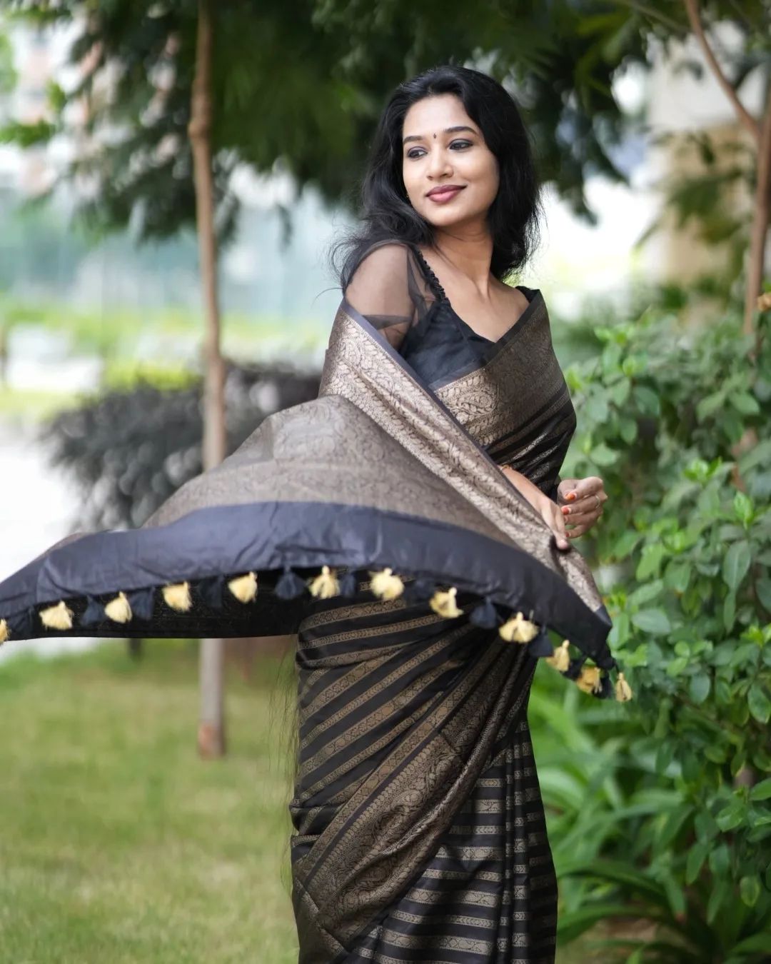 Resplendent Black Soft Silk Saree With Luxuriant Blouse Piece