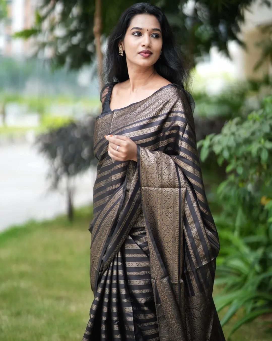 Resplendent Black Soft Silk Saree With Luxuriant Blouse Piece