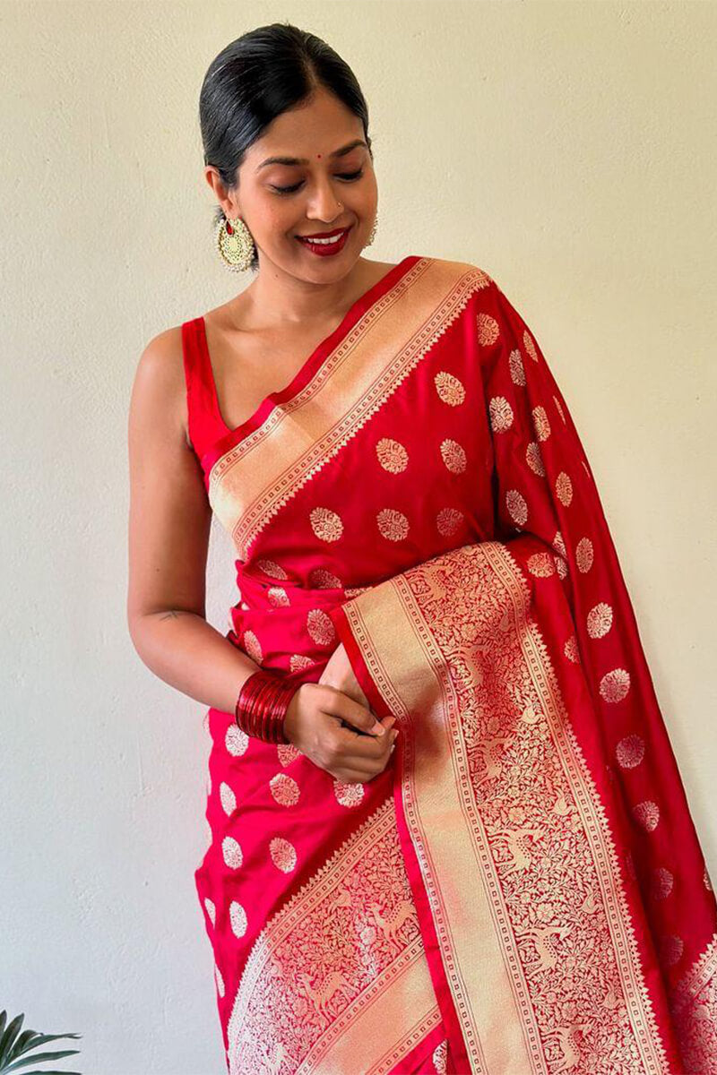 Unique Red Soft Silk Saree With Stylish Blouse Piece