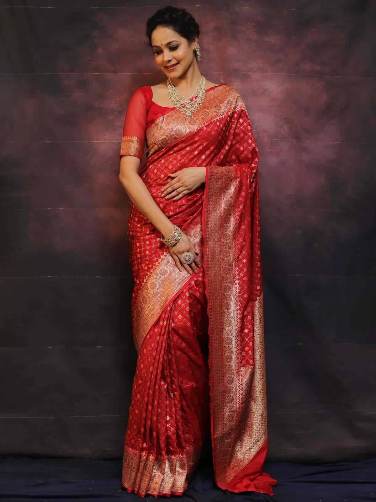 Ineffable Red Soft Silk Saree With Beguiling Blouse Piece