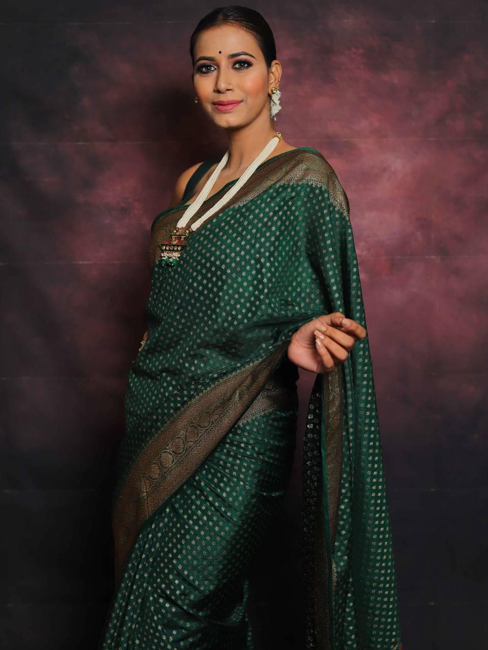 Nectarous Dark Green Soft Silk Saree With Luminous Blouse Piece