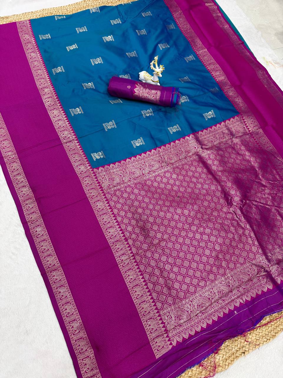 Splendiferous Rama Pure Zari Weaving Banarasi Silk Saree With Surpassi ...