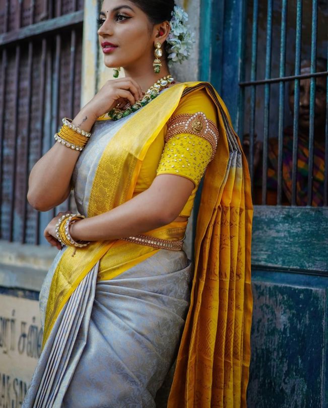 Posh Off White Soft Silk Saree With Adorning Blouse Piece