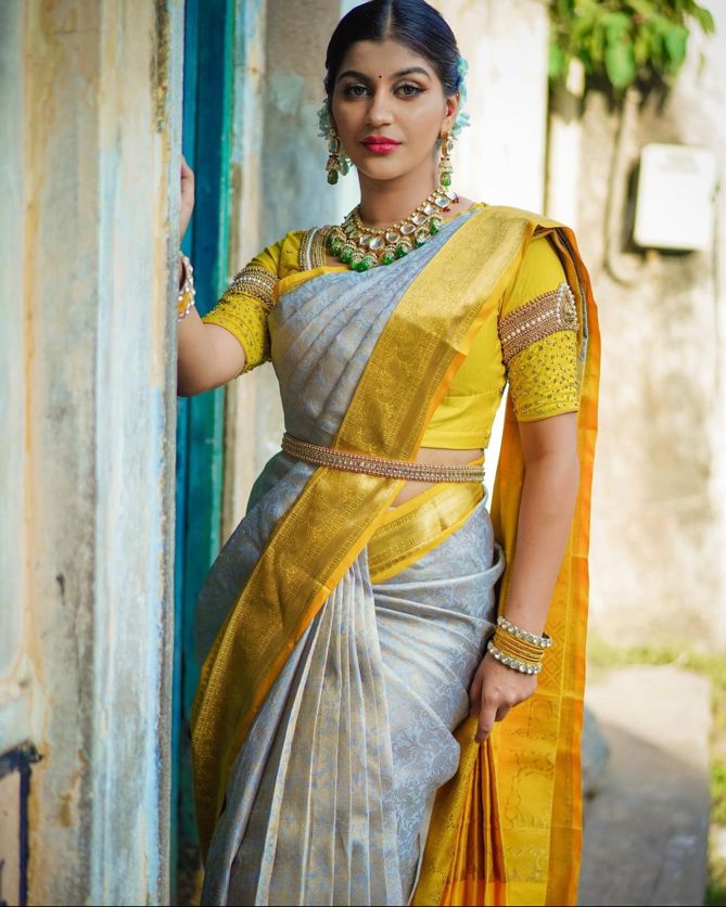 Posh Off White Soft Silk Saree With Adorning Blouse Piece