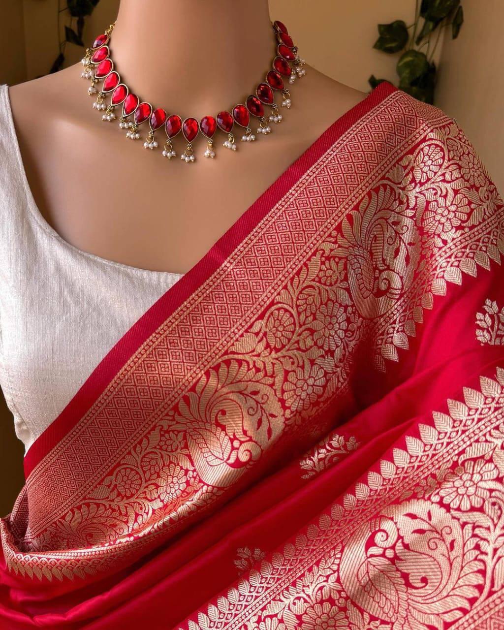 Incomparable Red Soft Silk Saree With Proficient Blouse Piece