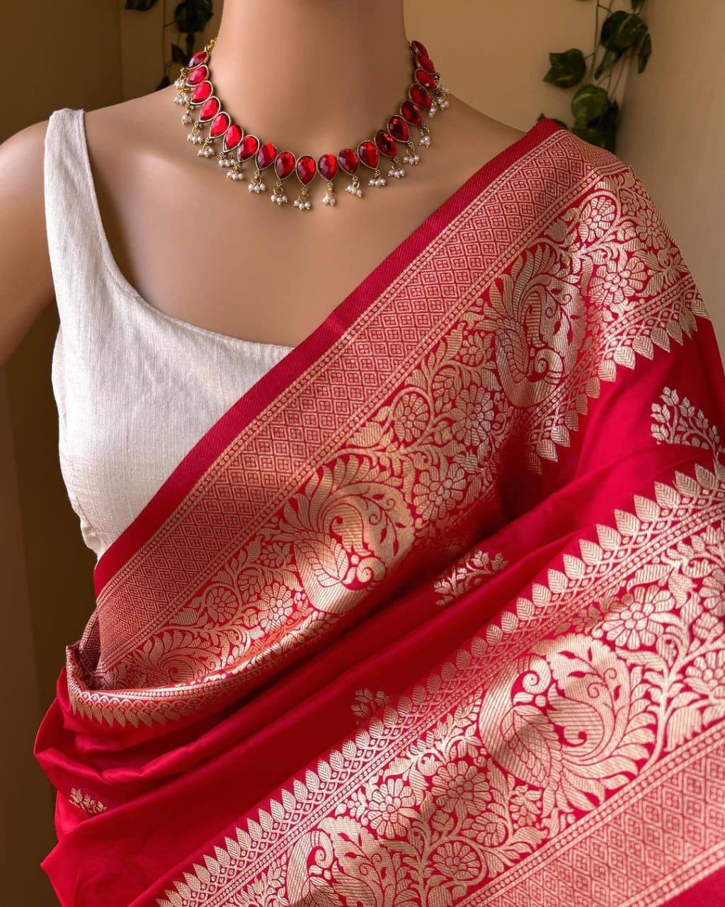 Incomparable Red Soft Silk Saree With Proficient Blouse Piece