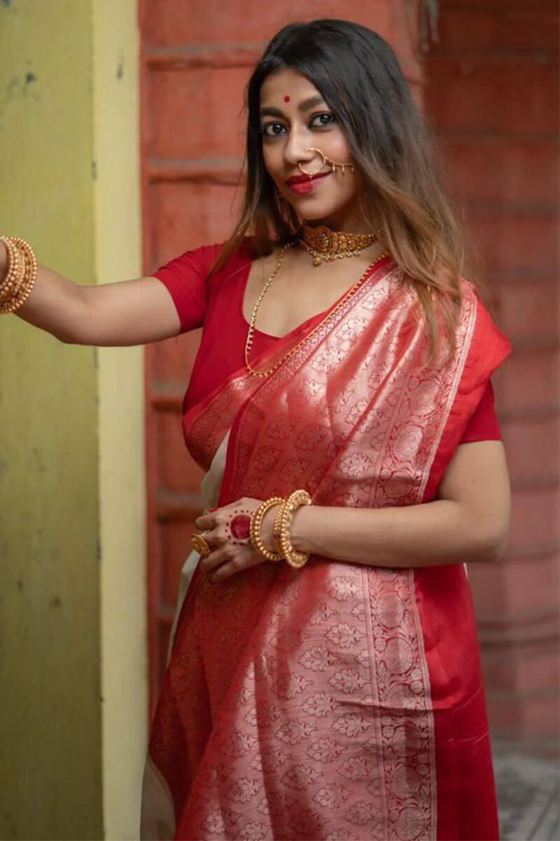 Amazing Off White Soft Silk Saree With Twirling Blouse Piece