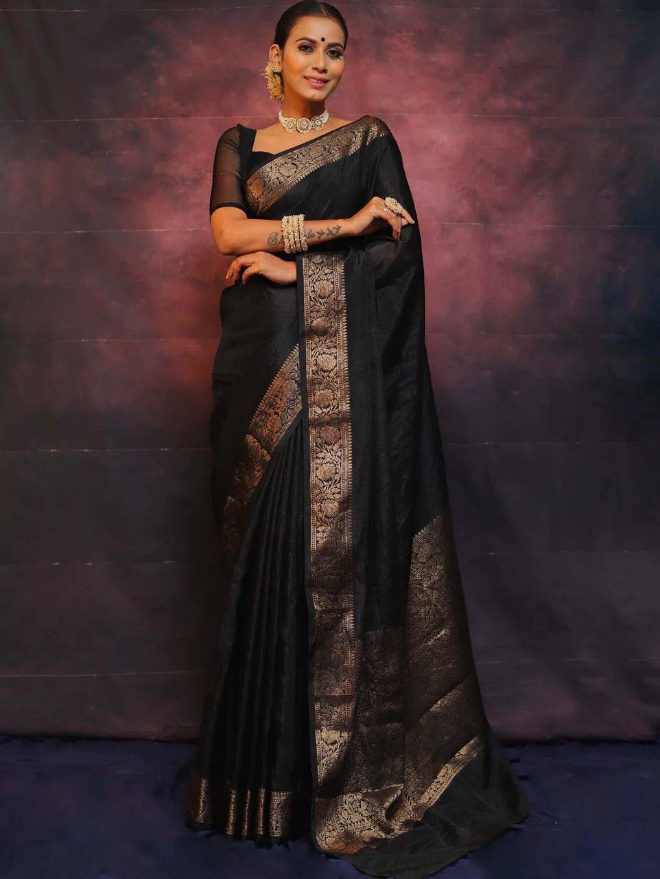 Engaging Black Soft Silk Saree With Proficient Blouse Piece
