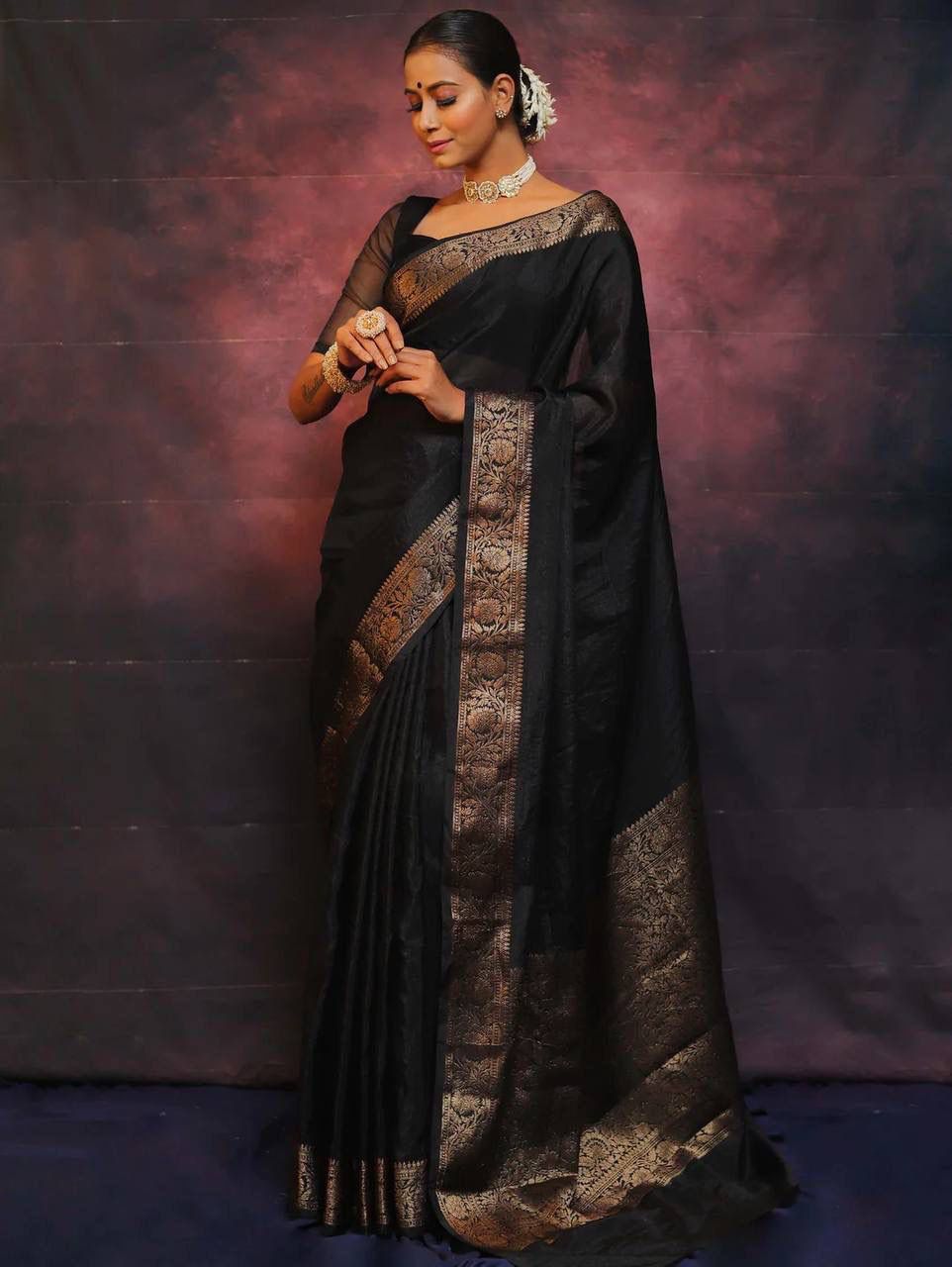 Engaging Black Soft Silk Saree With Proficient Blouse Piece