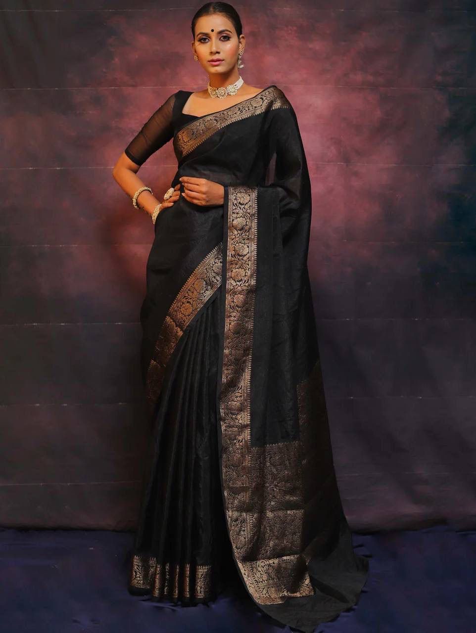 Engaging Black Soft Silk Saree With Proficient Blouse Piece