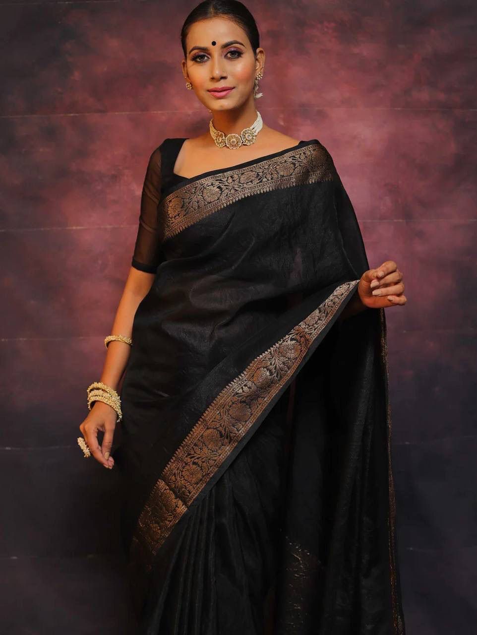 Engaging Black Soft Silk Saree With Proficient Blouse Piece