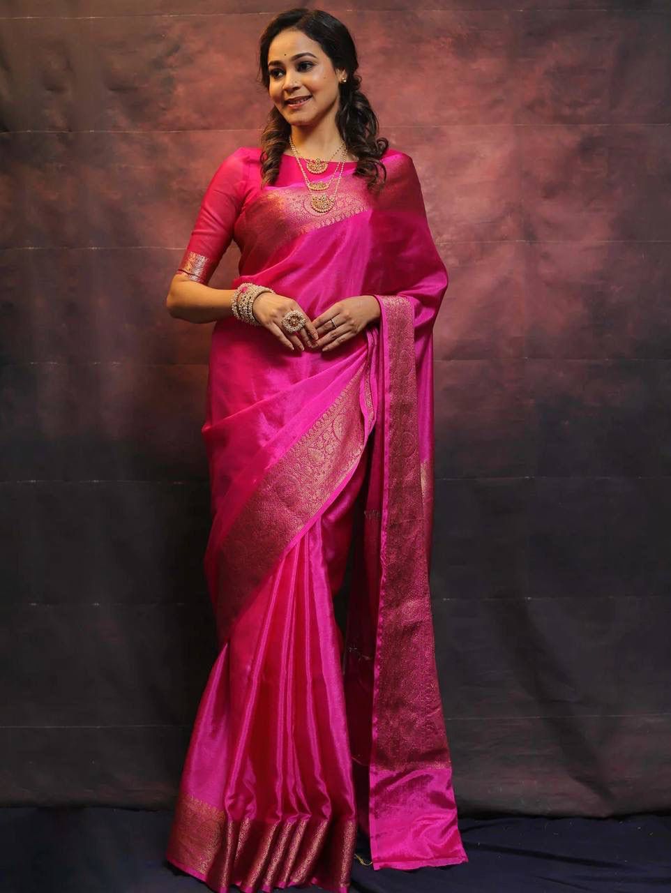Confounding Dark Pink Soft Silk Saree With Enchanting Blouse Piece