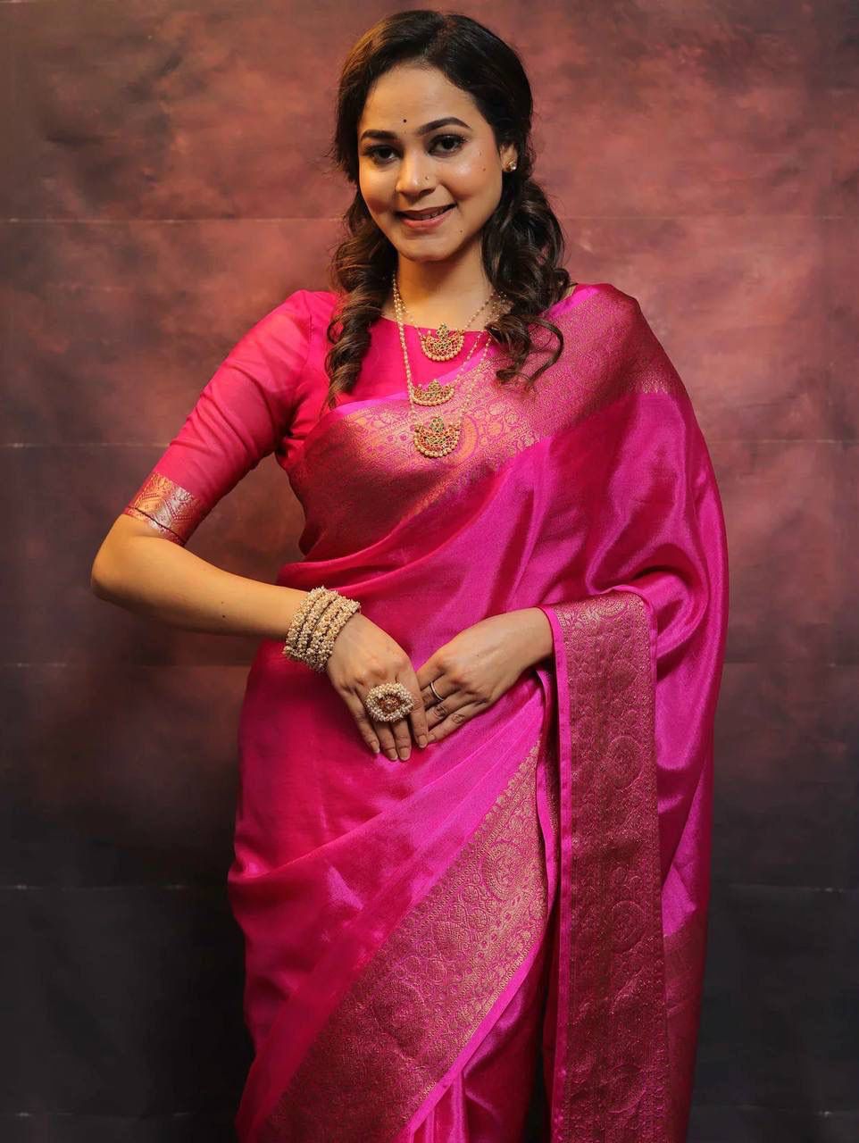 Confounding Dark Pink Soft Silk Saree With Enchanting Blouse Piece