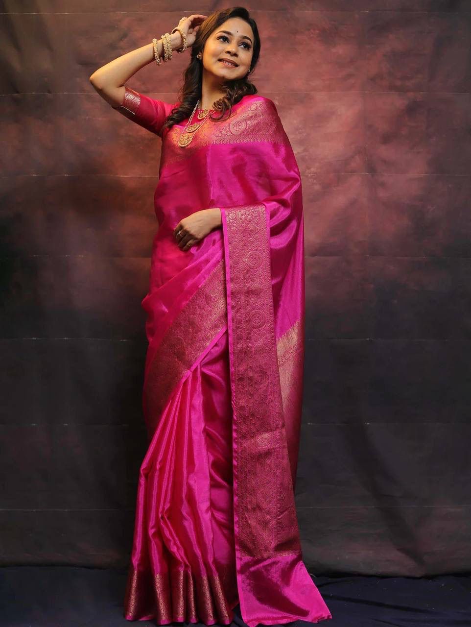 Confounding Dark Pink Soft Silk Saree With Enchanting Blouse Piece