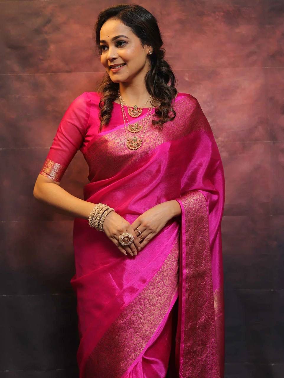 Confounding Dark Pink Soft Silk Saree With Enchanting Blouse Piece