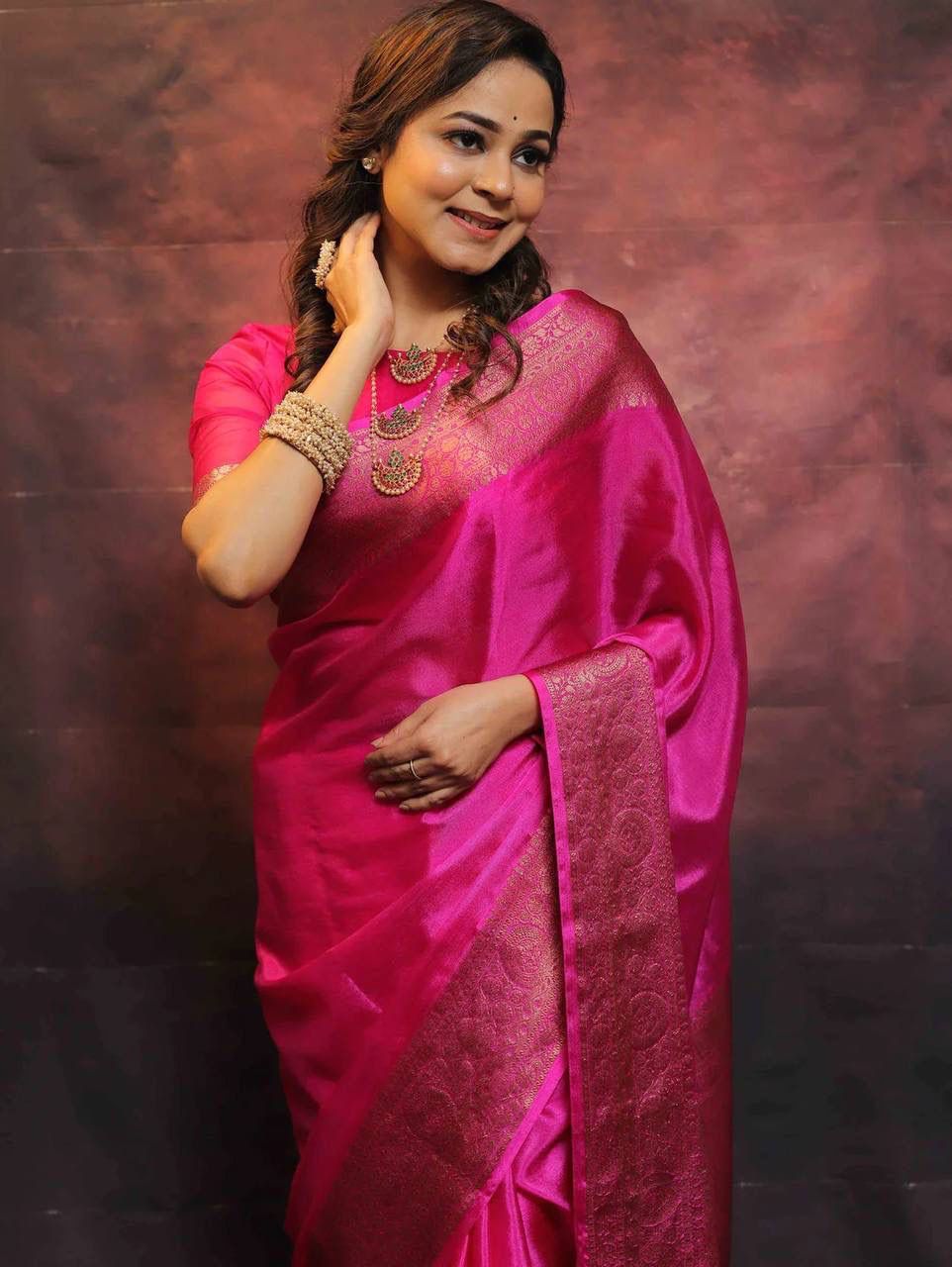Confounding Dark Pink Soft Silk Saree With Enchanting Blouse Piece