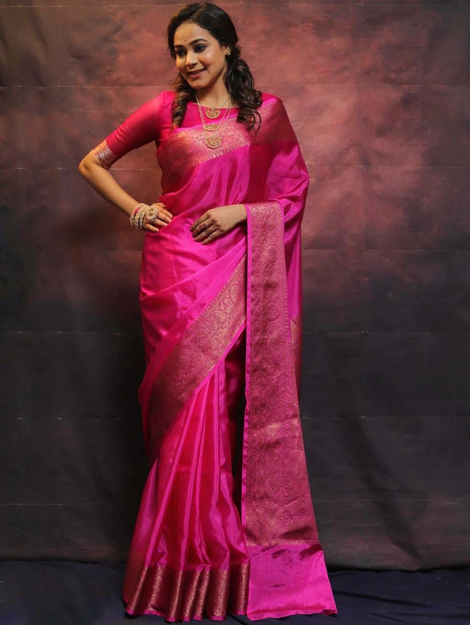 Confounding Dark Pink Soft Silk Saree With Enchanting Blouse Piece