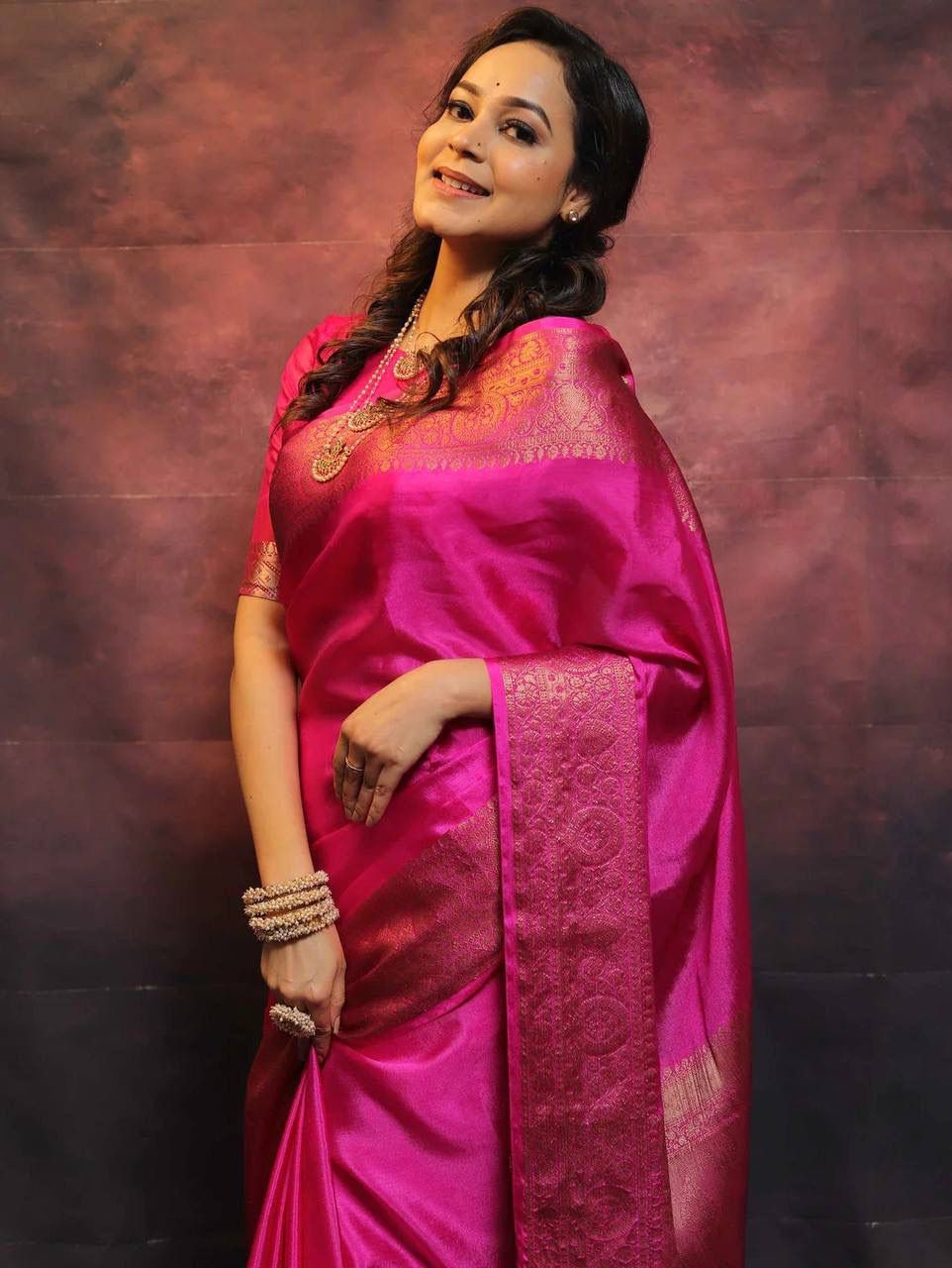 Confounding Dark Pink Soft Silk Saree With Enchanting Blouse Piece