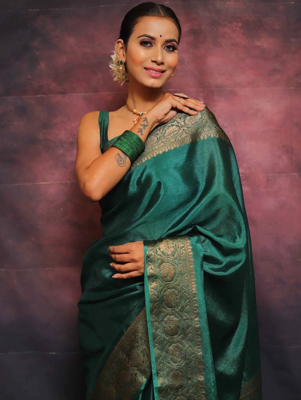 Denouement Rama Soft Silk Saree With Comely Blouse Piece