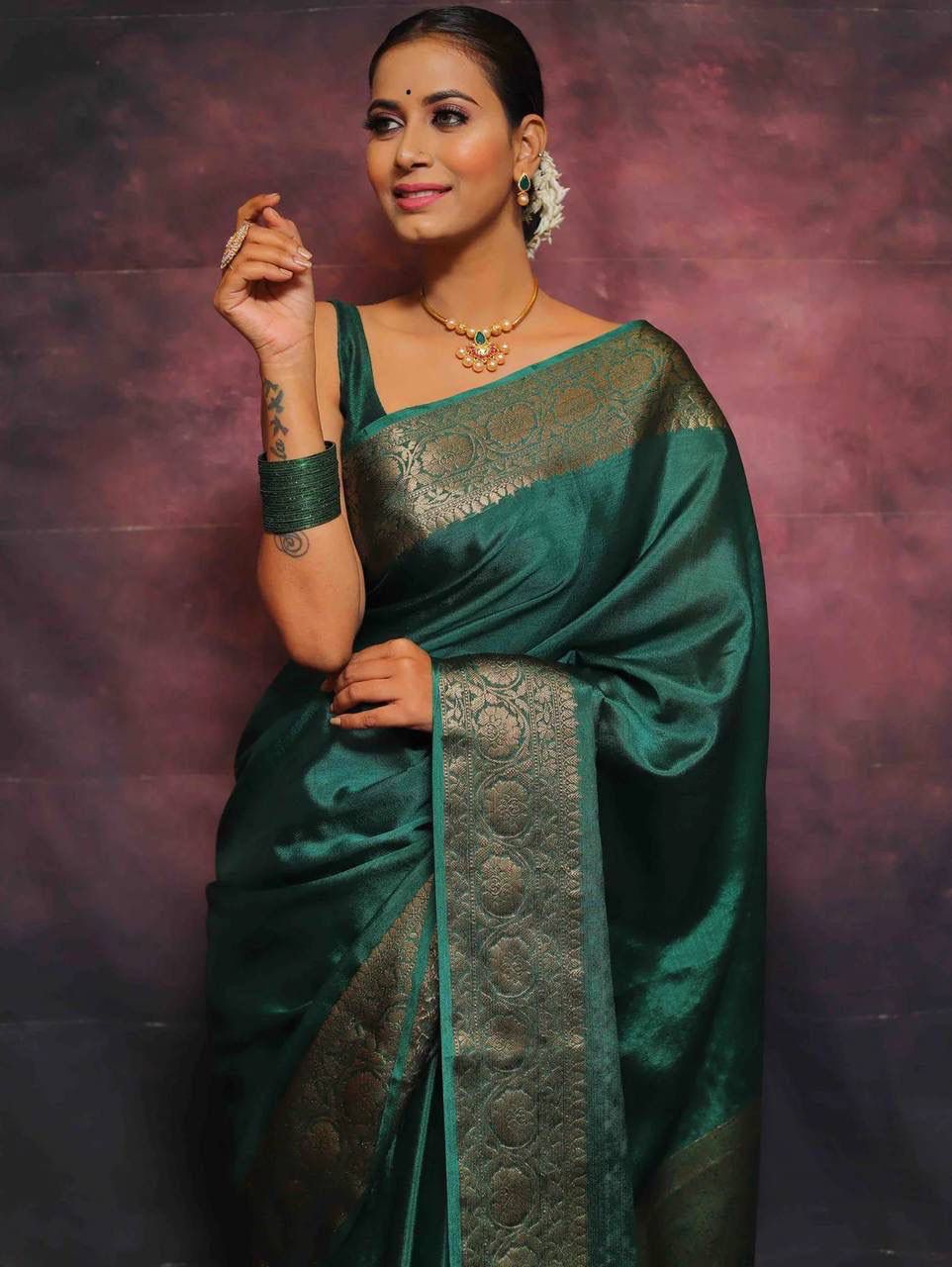 Denouement Rama Soft Silk Saree With Comely Blouse Piece