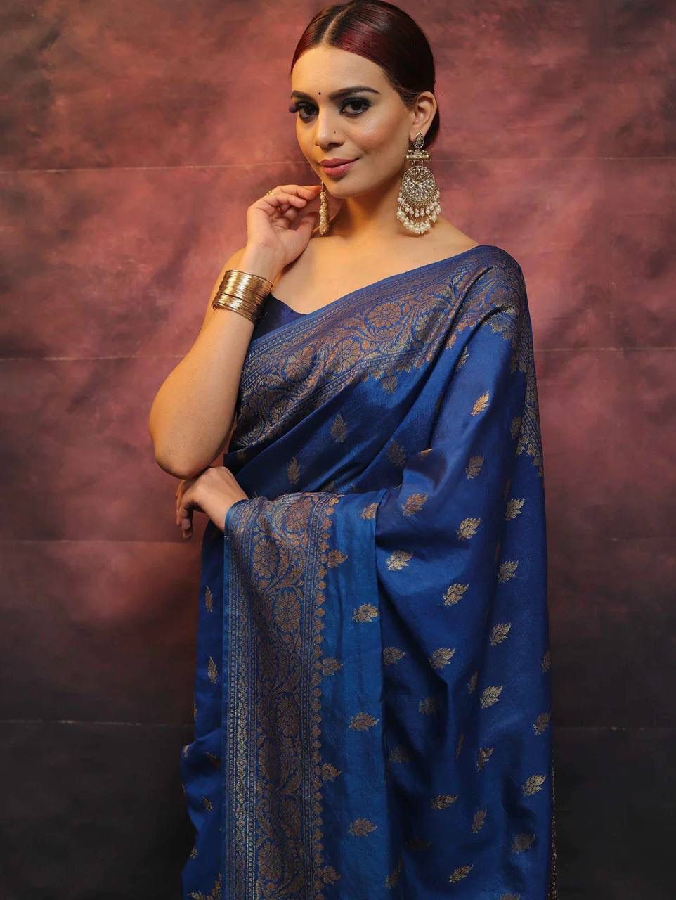 Gossamer Blue Soft Silk Saree With Radiant Blouse Piece
