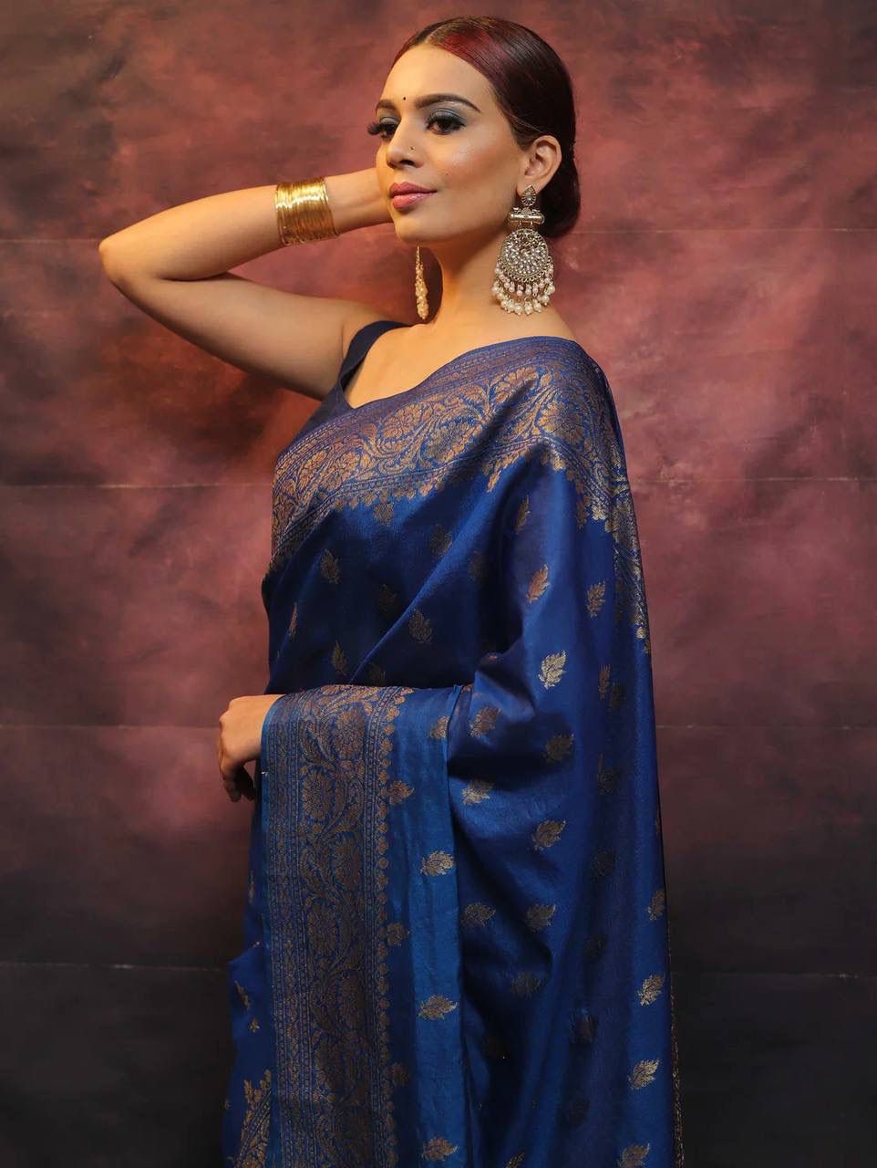 Gossamer Blue Soft Silk Saree With Radiant Blouse Piece