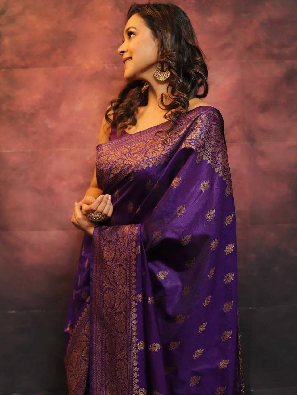 Evocative Purple Soft Silk Saree With Ineffable Blouse Piece