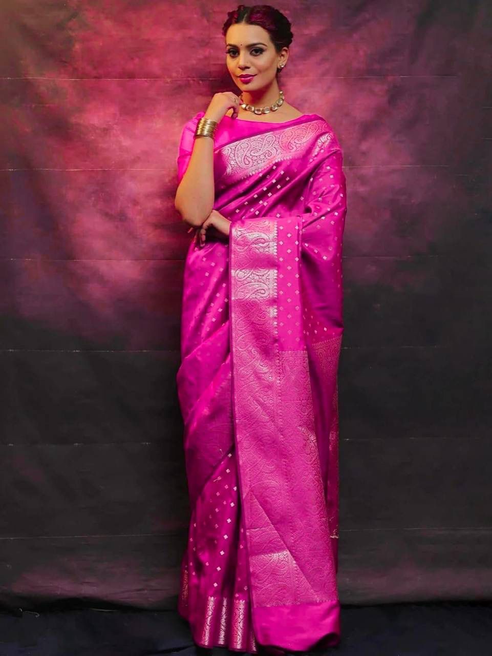 Beleaguer Dark Pink Soft Silk Saree With Fragrant Blouse Piece