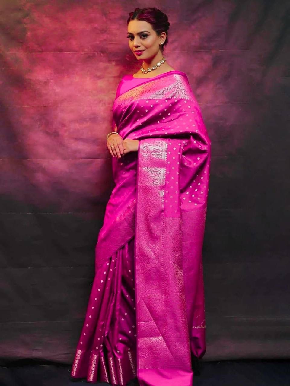 Beleaguer Dark Pink Soft Silk Saree With Fragrant Blouse Piece