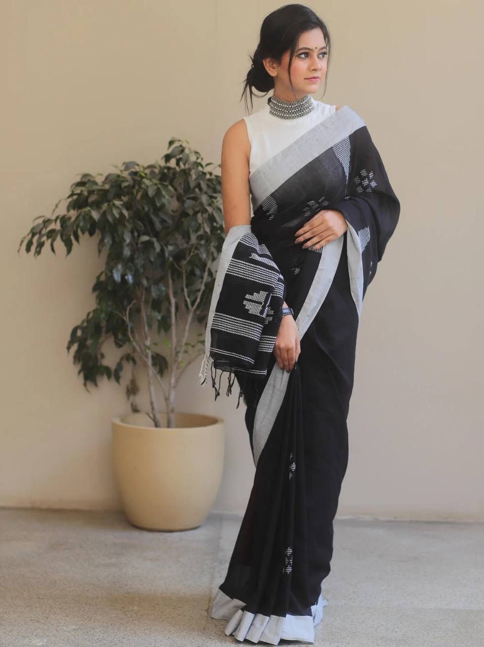 Ebony Black Maheshawari Cotton Silk Saree