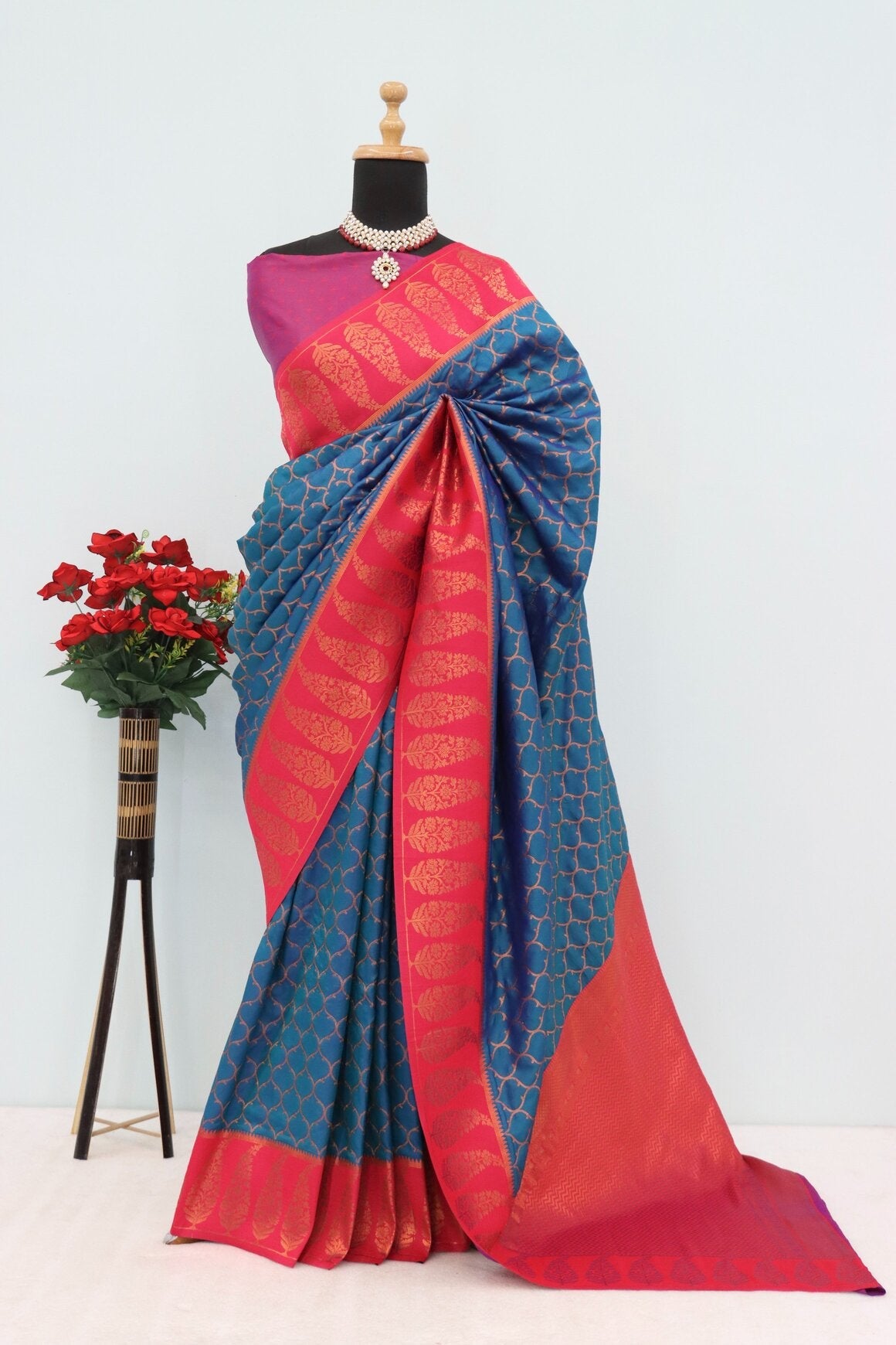 Delectable Navy Blue Soft Banarasi Silk Saree With Staggering Blouse Piece