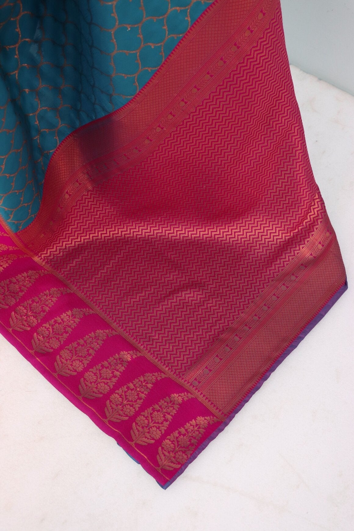 Gratifying Rama Soft Banarasi Silk Saree With Snazzy Blouse Piece