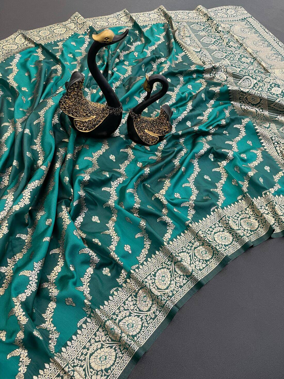 Majesty Sea Green Soft Banarasi Silk Saree With Classy Blouse Piece