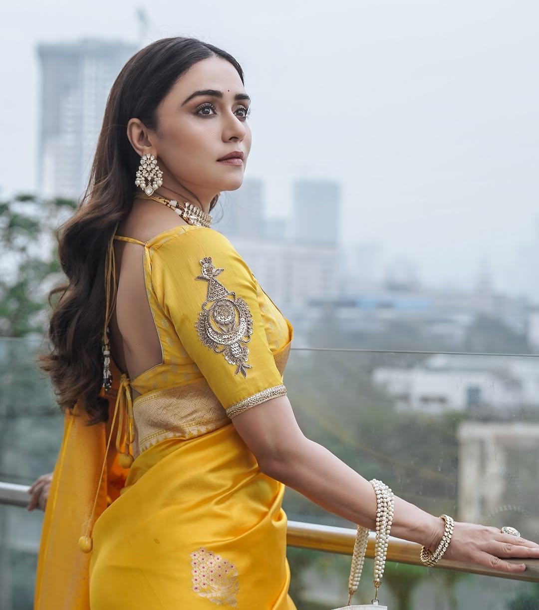 Aplomb Yellow Soft Silk Saree With Capricious Blouse Piece
