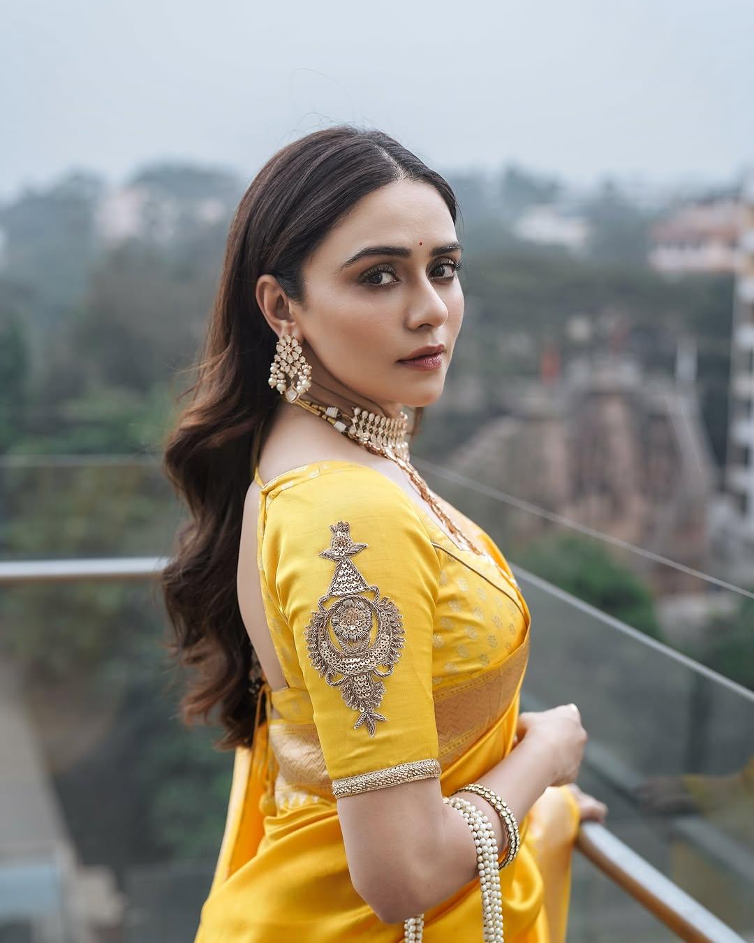 Aplomb Yellow Soft Silk Saree With Capricious Blouse Piece