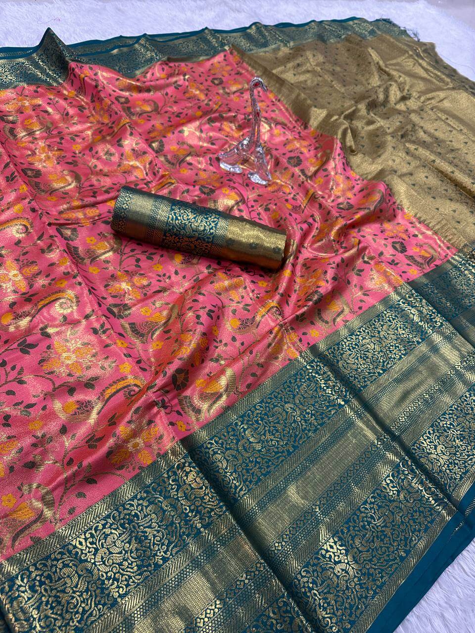 Nemesis Pink Kanjivaram Silk Saree With Flaunt Blouse Piece