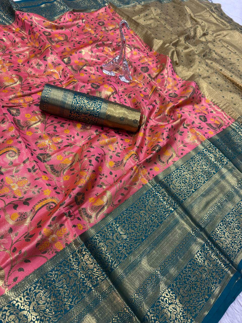 Nemesis Pink Kanjivaram Silk Saree With Flaunt Blouse Piece