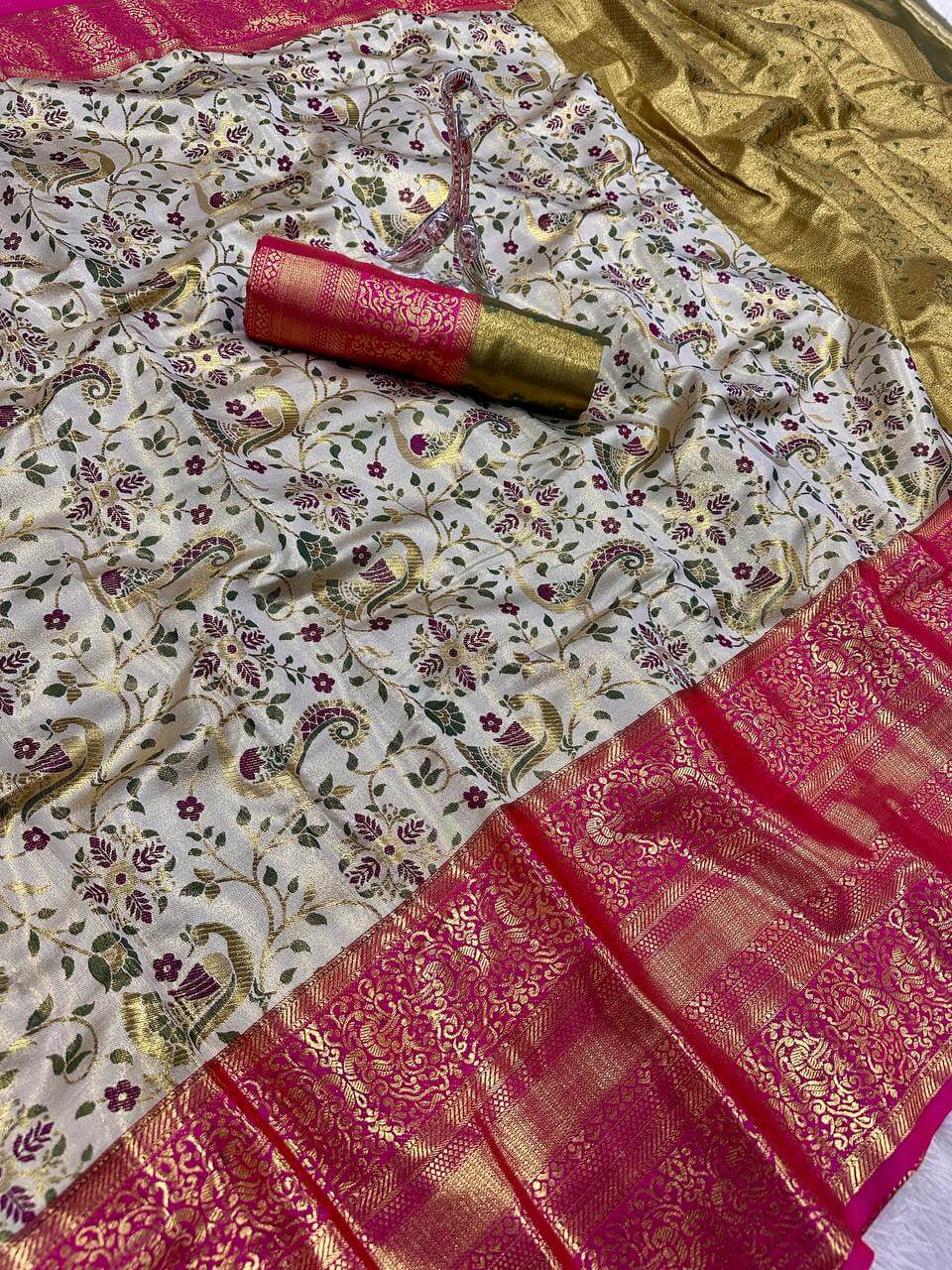 Pulsating Pista Kanjivaram Silk Saree With Majestic Blouse Piece