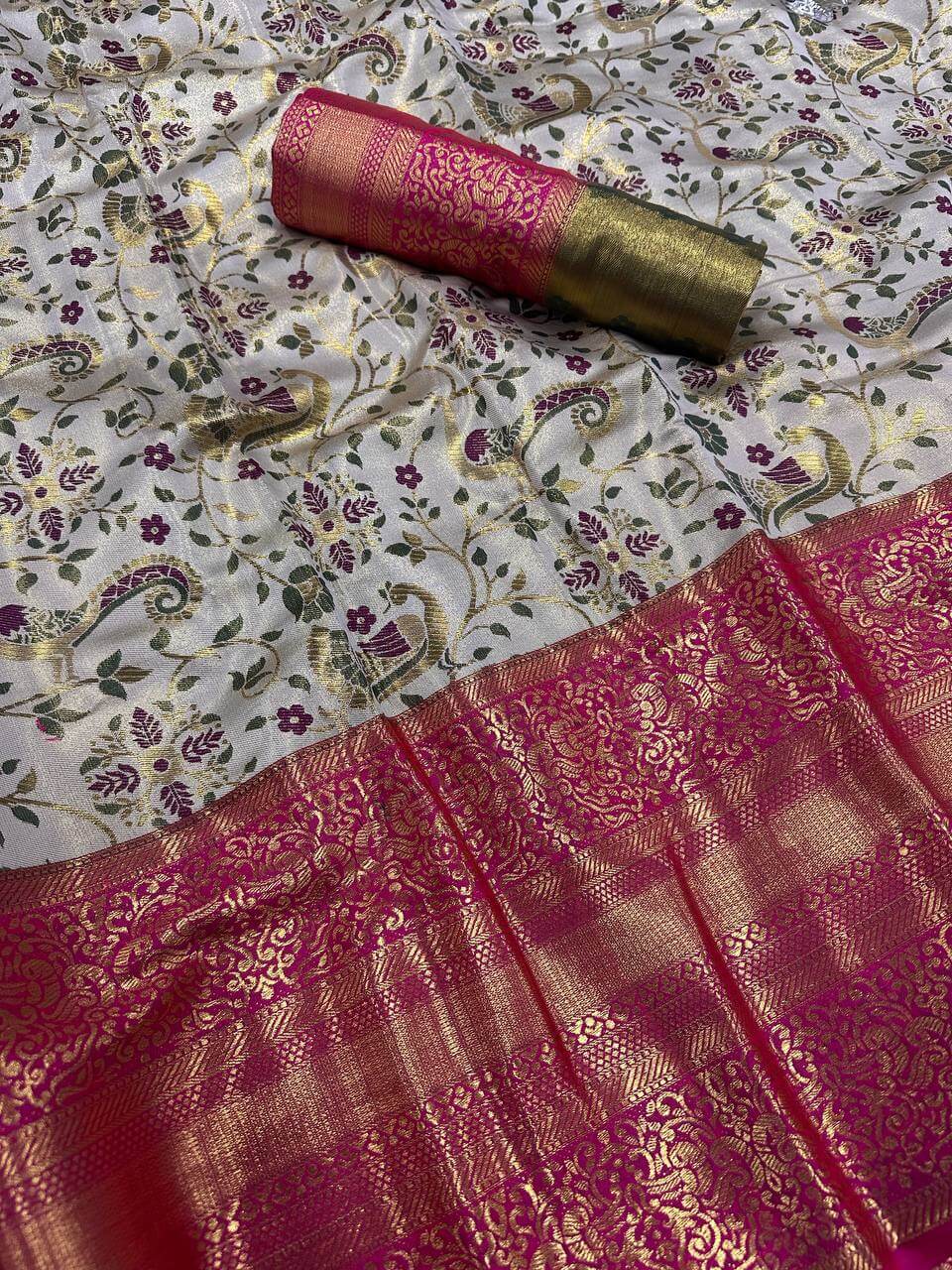 Pulsating Pista Kanjivaram Silk Saree With Majestic Blouse Piece