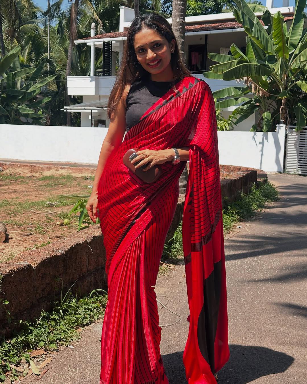 Exquisite Red Digital Printed Crape Silk Saree With Excellent Blouse Piece