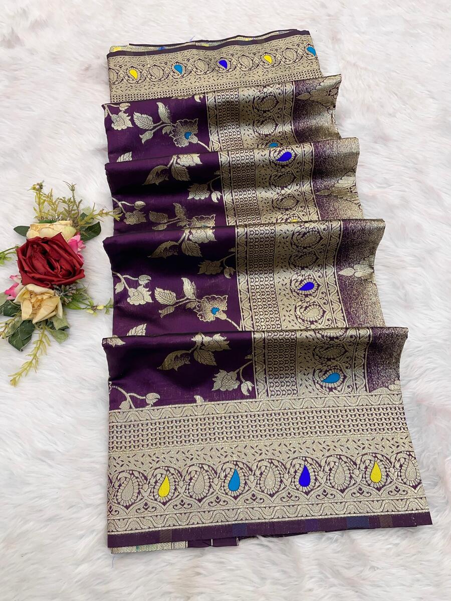 Surreptitious Purple Soft Banarasi Silk Saree With Outstanding Blouse Piece