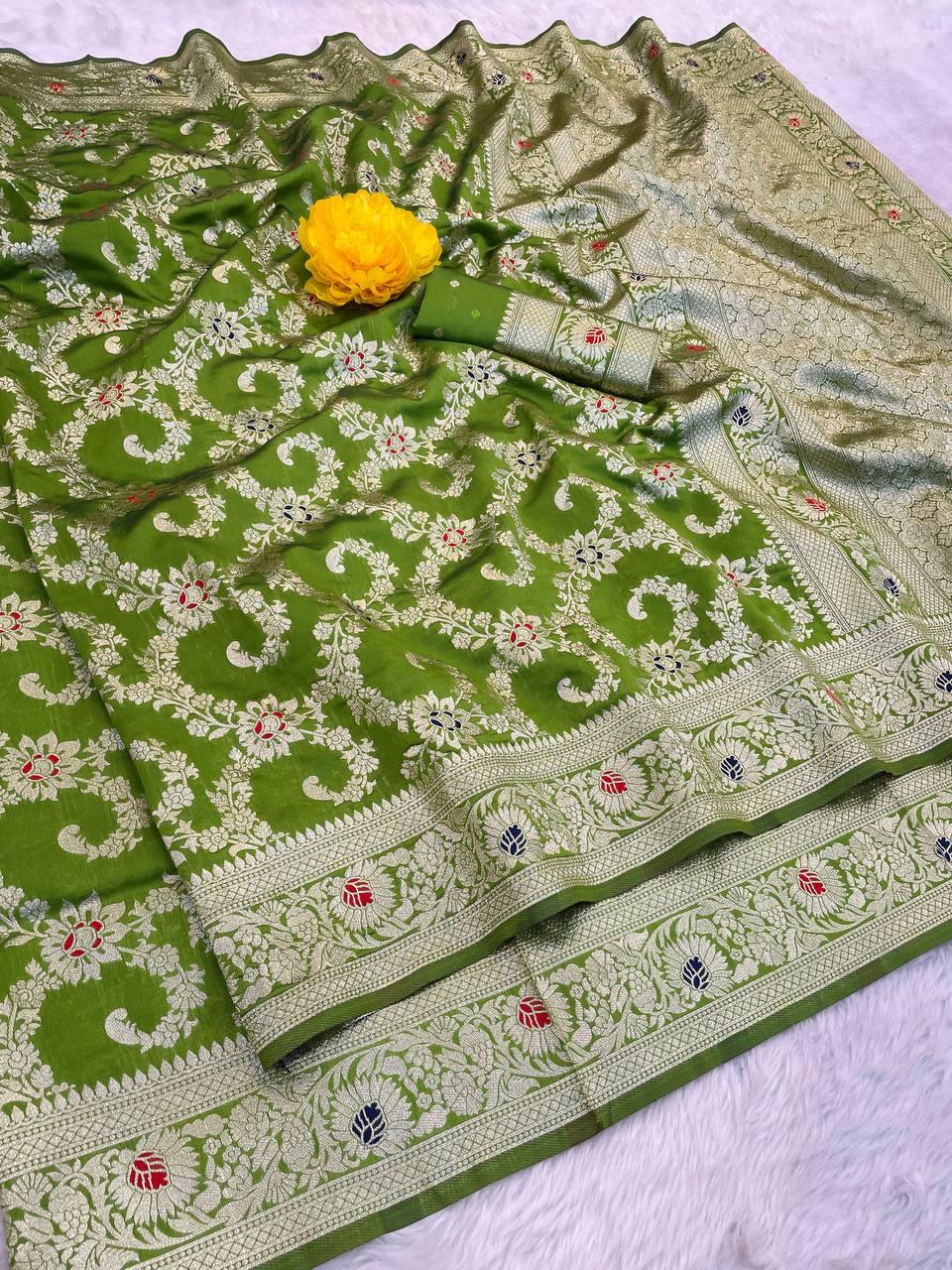 Impressive Green Soft Banarasi Silk Saree With Snappy Blouse Piece