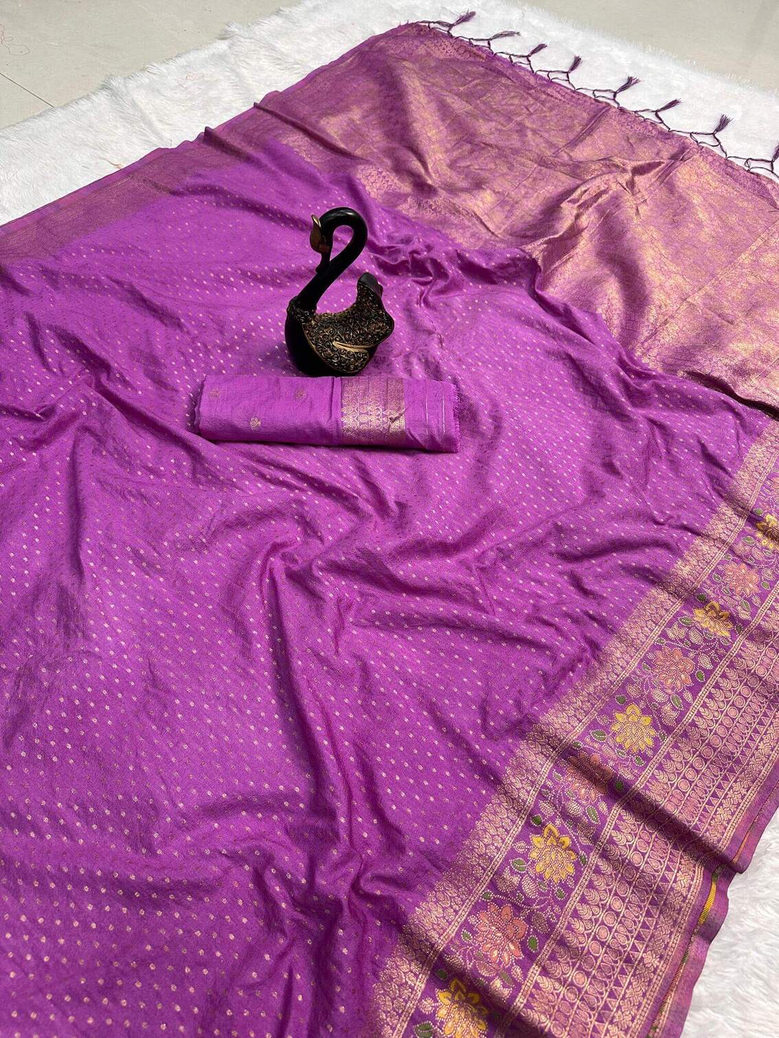 Lovely Lavender Soft Banarasi Silk Saree With Staring Blouse Piece