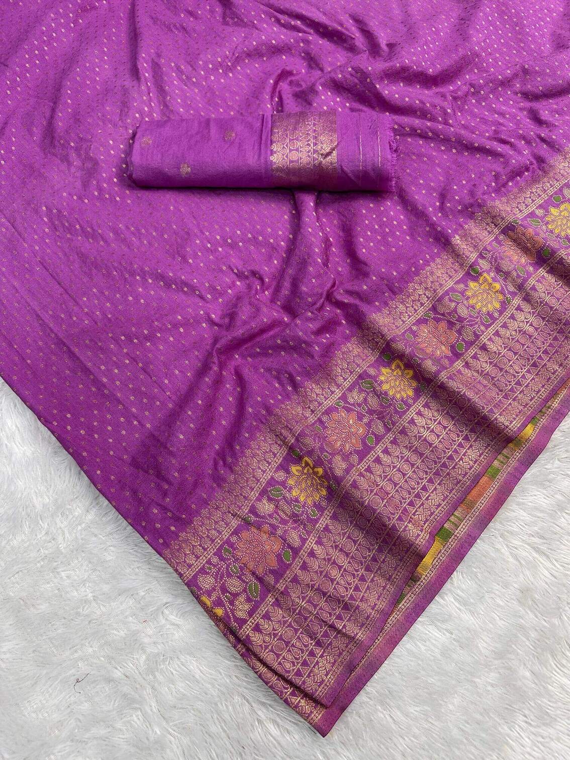 Lovely Lavender Soft Banarasi Silk Saree With Staring Blouse Piece