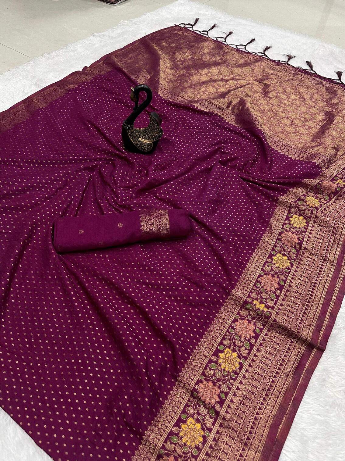 Aplomb Purple Soft Banarasi Silk Saree With Excellent Blouse Piece