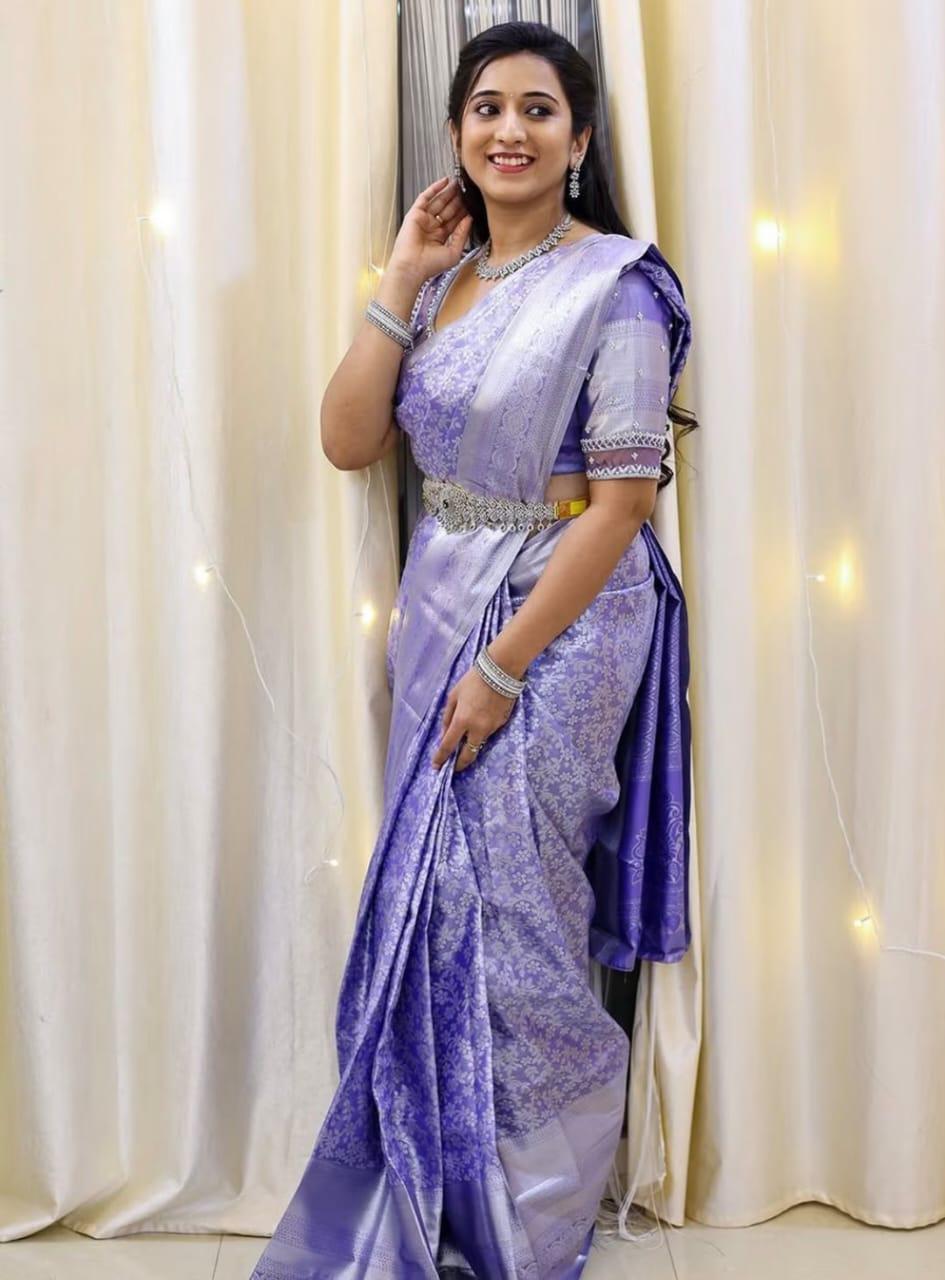 Splendiferous Lavender Soft Silk Saree With Exquisite Blouse Piece