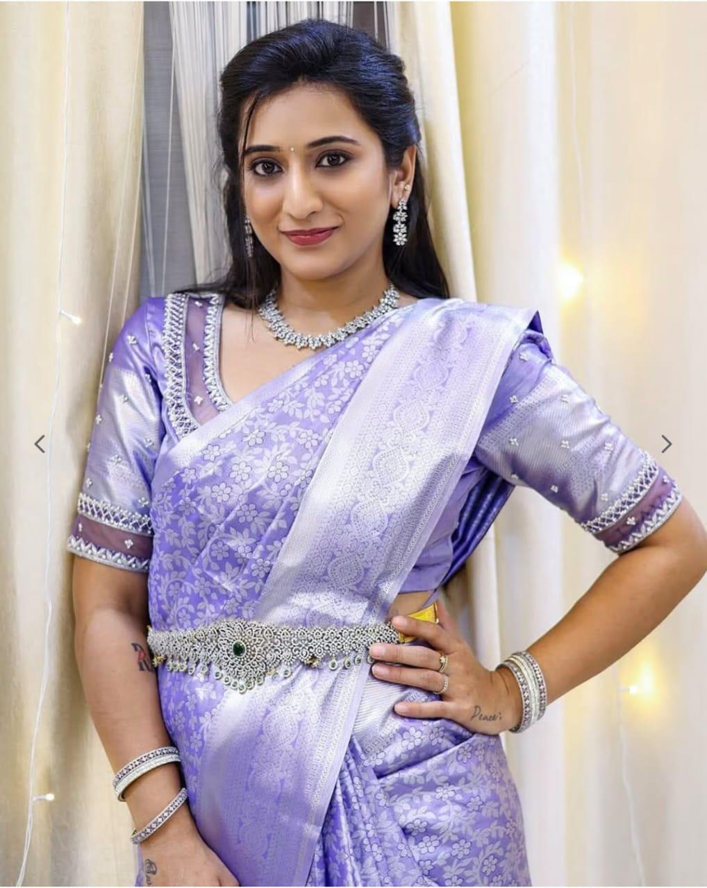 Splendiferous Lavender Soft Silk Saree With Exquisite Blouse Piece