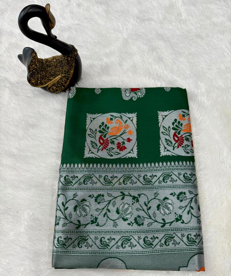 Snazzy Dark Green Paithani Silk Saree With Epiphany Blouse Piece